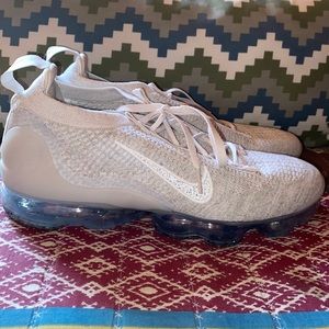 Nike VaporMax Size 10.5 Like New!! Only worn 1 time.